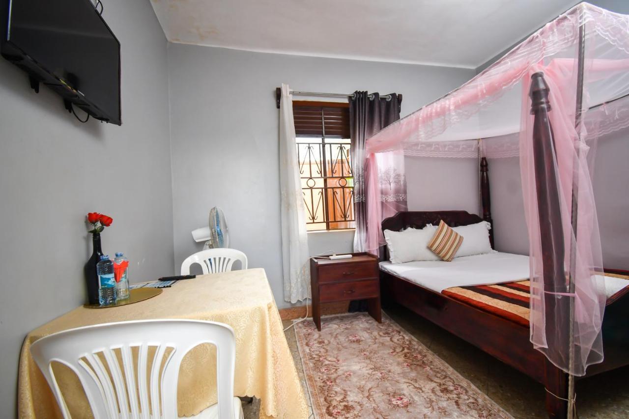 Jinja Grand Hotel Esterno foto