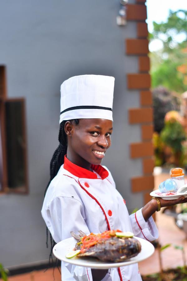 Jinja Grand Hotel Esterno foto