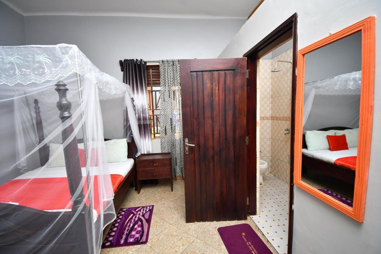 Jinja Grand Hotel Esterno foto